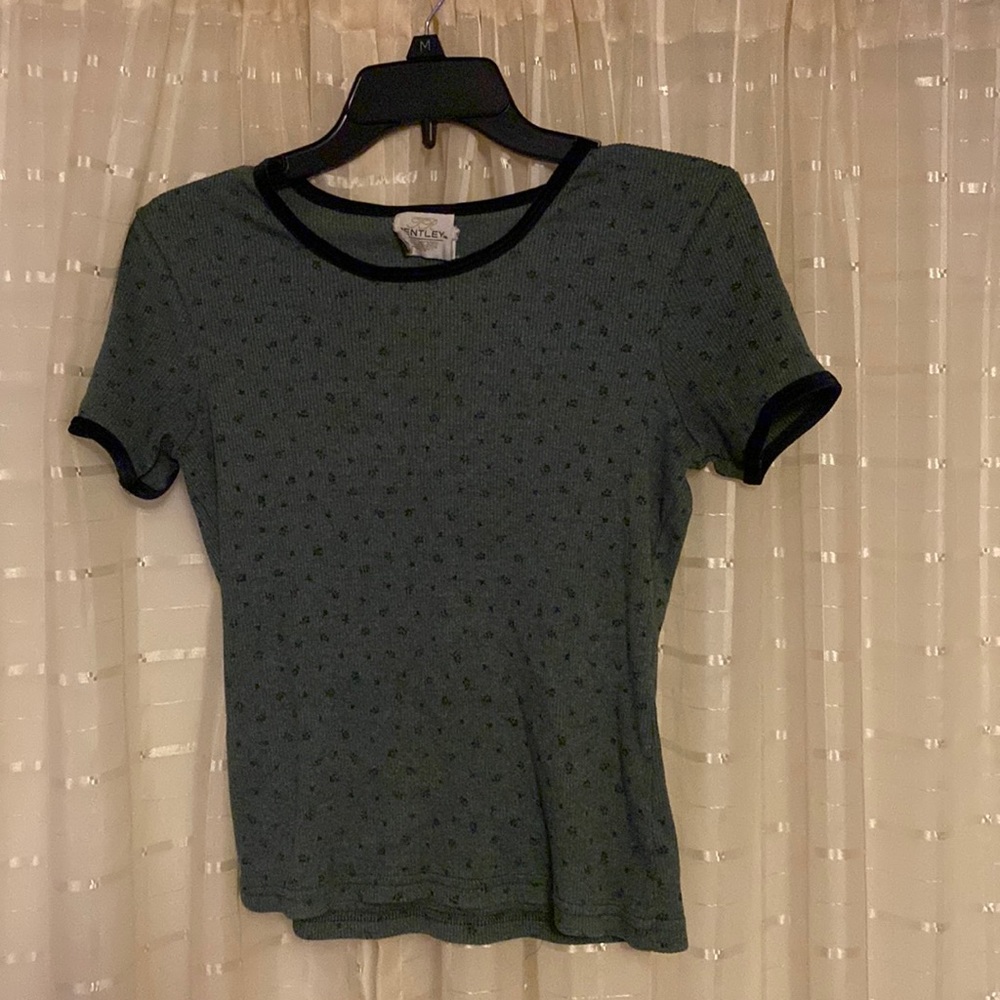 ‘Bentley’ Vintage Crop tee. Gives me Twilight vibes. size small. <3